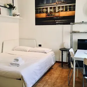 Cozy Central Studio - Porta Romana Apartamento Milán